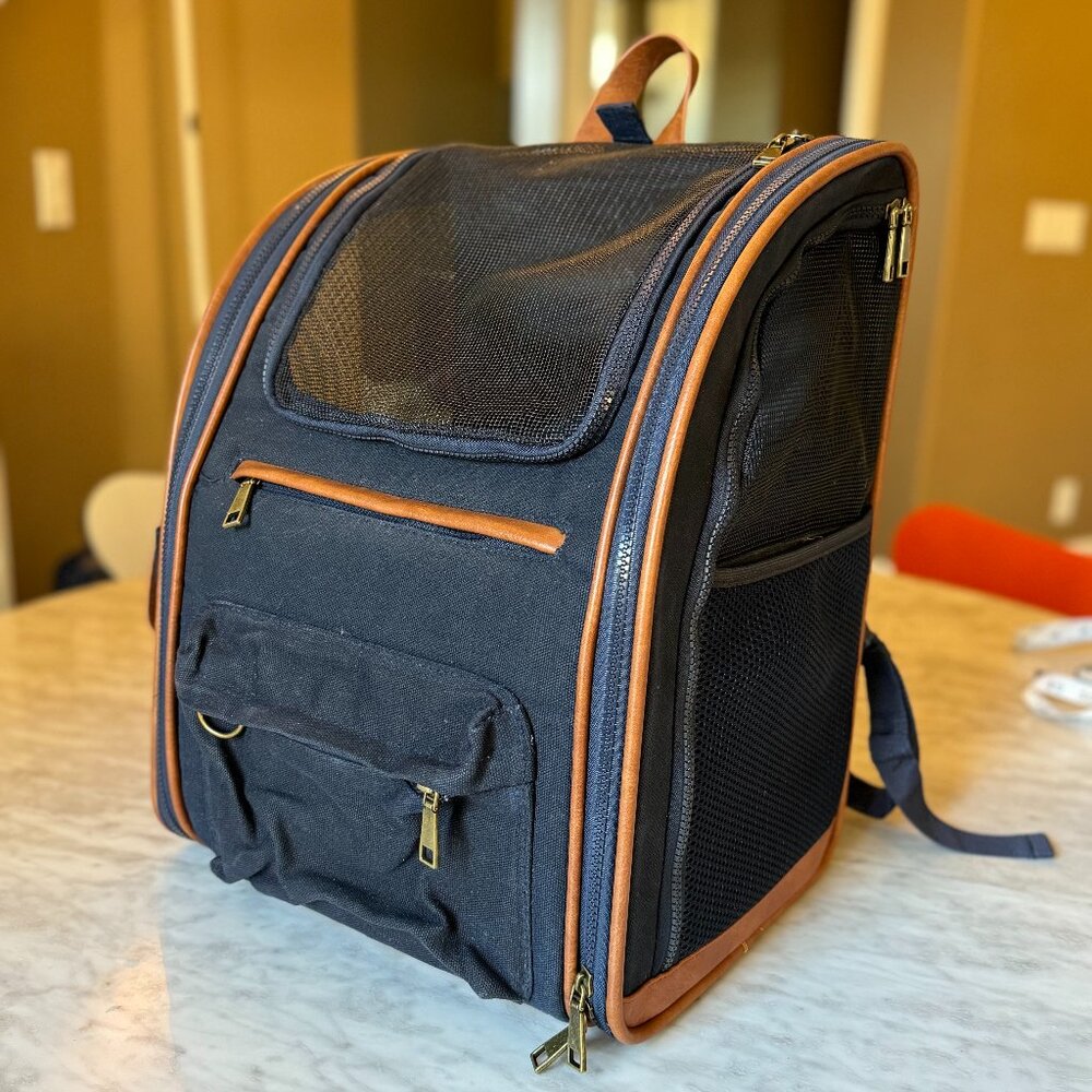 Innovative Traveler Bubble Back Pet Carrier (Cat or Dog)